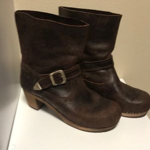 Sanita boots